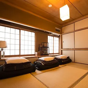 Anne , Tokio Japón